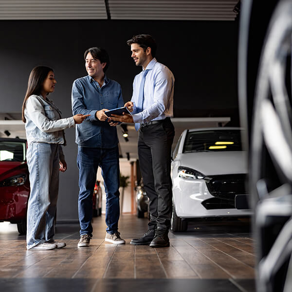 Couple signing car hire paperwork